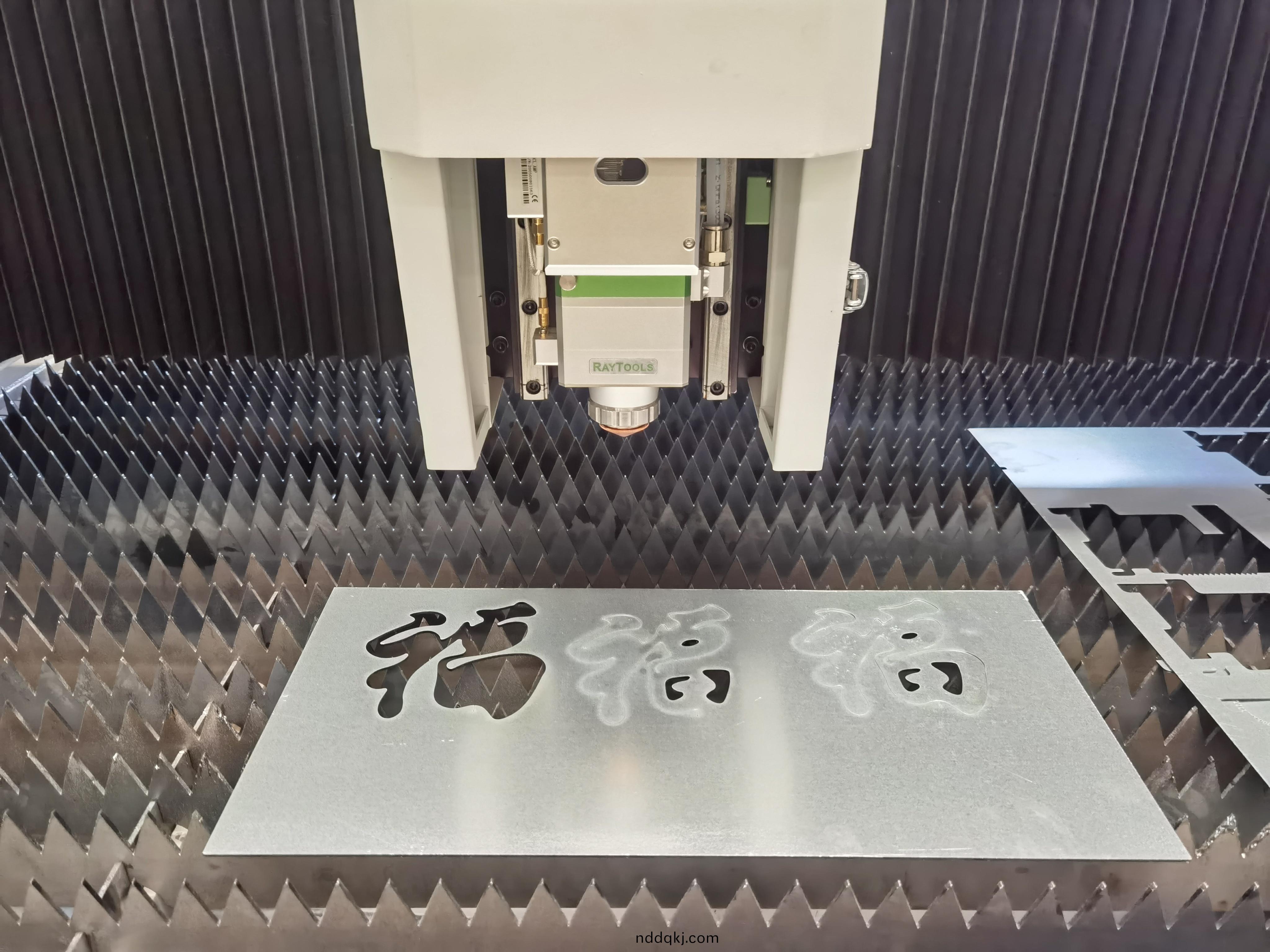 RC-GA-3015雙(shuang)平(ping)檯(tai)激(ji)光(guang)切割(ge)機(ji)