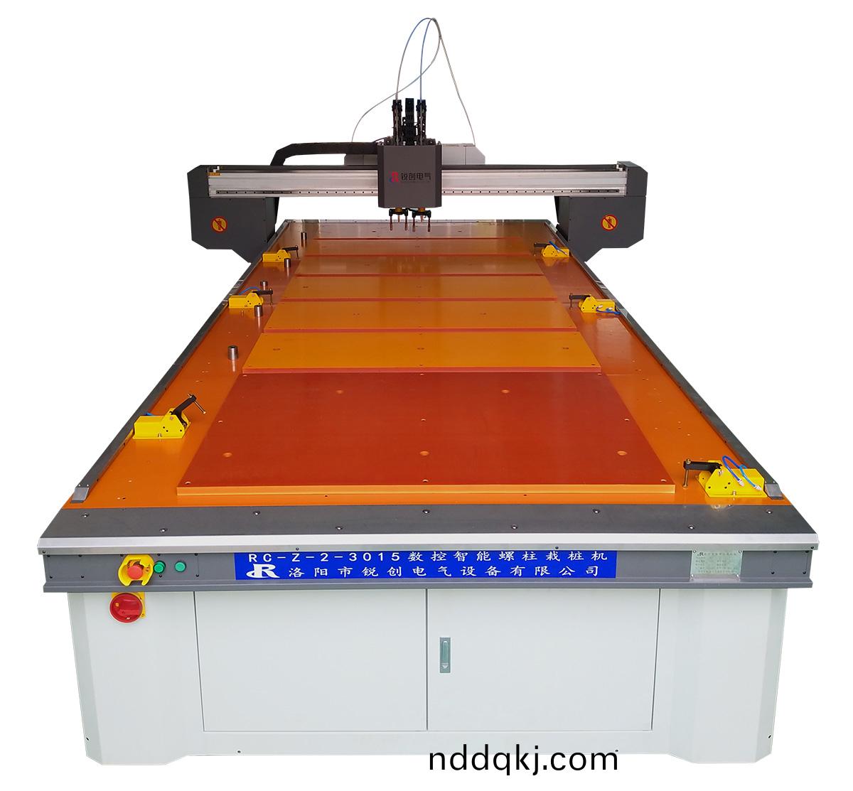 3015豎(shu)式(shi)大(da)檯麵(mian)數(shu)控(kong)栽(zai)樁機