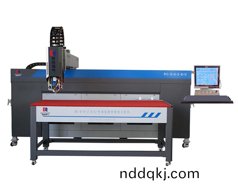 常量(liang)懸臂式聚氨酯數控(kong)密封塗膠(jiao)設備