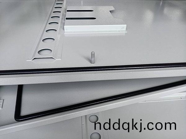 常(chang)量懸(xuan)臂(bi)式(shi)聚氨酯數控密(mi)封塗(tu)膠設備