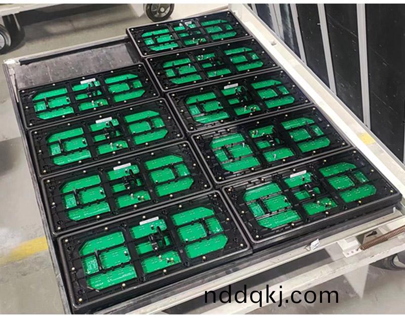 微(wei)量(liang)硅膠(jiao)髮泡機