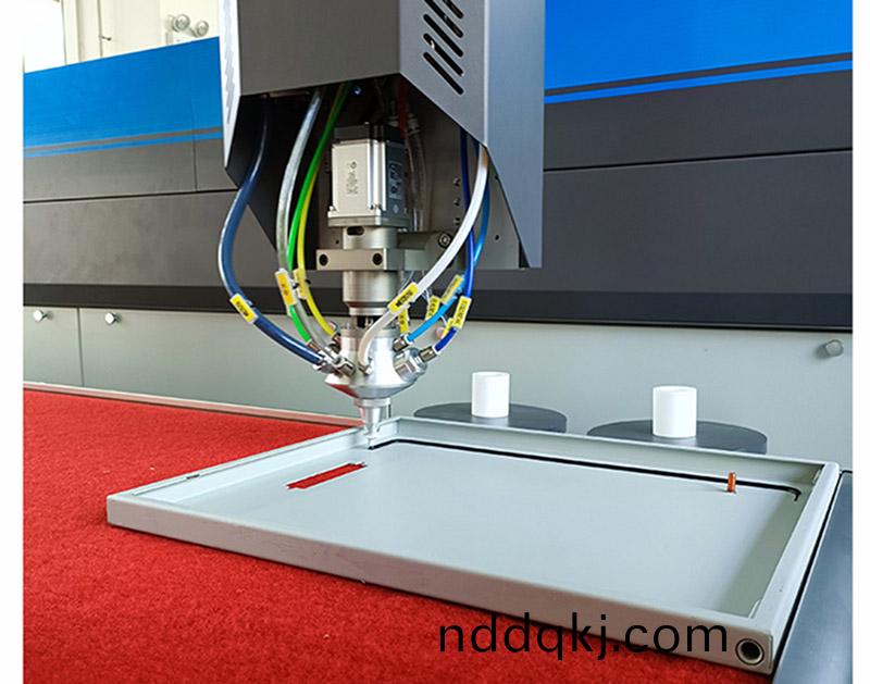 高配版懸臂式常(chang)量數(shu)控(kong)密(mi)封點(dian)膠(jiao)機