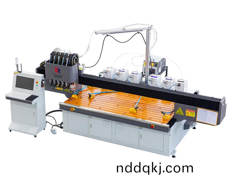 自(zi)動螺柱銲(han)機設(she)備展示(shi)