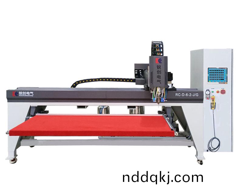 懸臂式一(yi)體(ti)常量塗(tu)膠(jiao)機(ji)