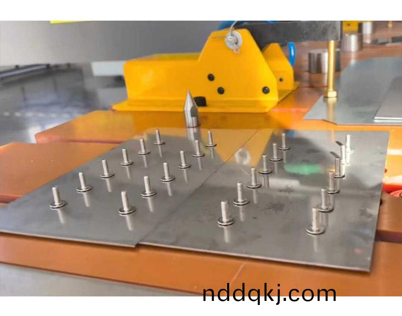 3015數控(kong)螺(luo)柱(zhu)栽(zai)樁機