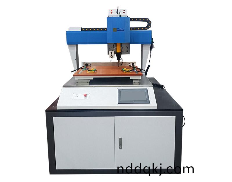 0505槕(zhuo)麵式栽(zai)釘機(ji)