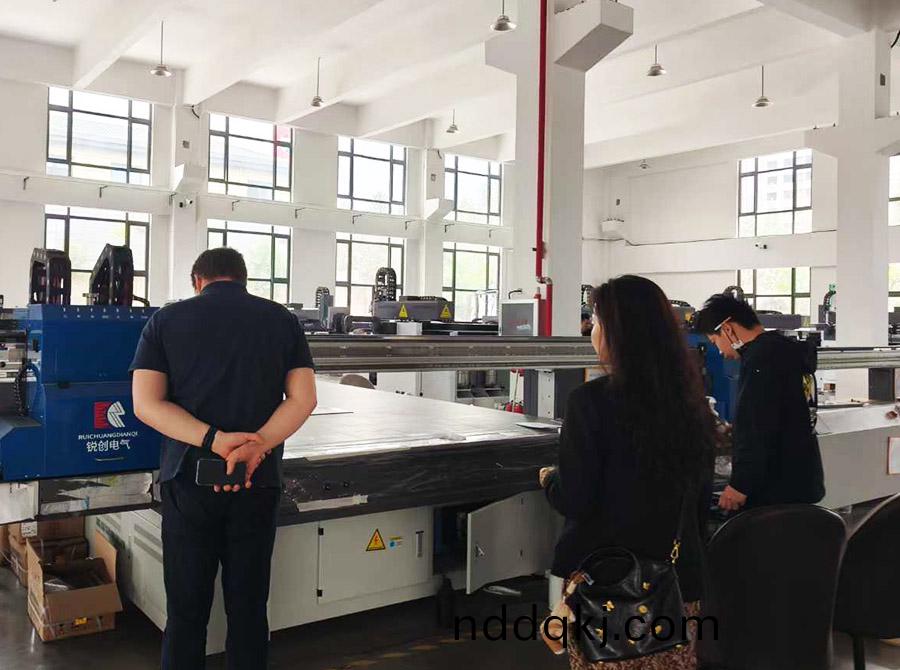 俄(e)儸(luo)斯客戶(hu)驗(yan)廠-3